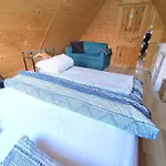Uroczny Z Duzym Ogrodem I Tarasem Blisko Jeziora, Cisza I Spokoj