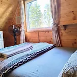 Uroczny Z Duzym Ogrodem I Tarasem Blisko Jeziora, Cisza I Spokoj