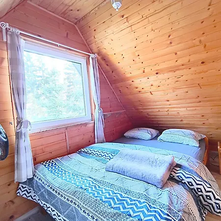 Uroczny Z Duzym Ogrodem I Tarasem Blisko Jeziora, Cisza I Spokoj Holiday home