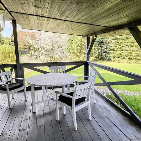 Uroczny Z Duzym Ogrodem I Tarasem Blisko Jeziora, Cisza I Spokoj Holiday home